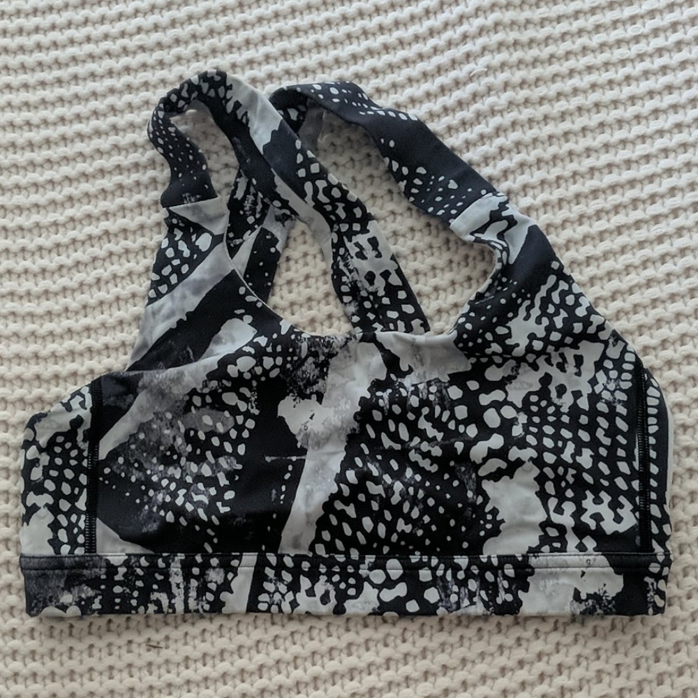 Lululemon bra size 6